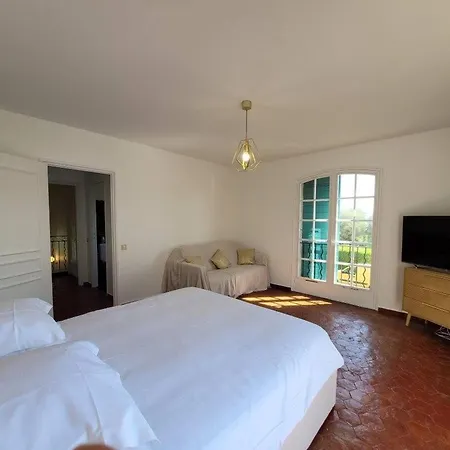 Les Pins : De Charme Avec Piscine Holiday home