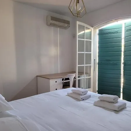 Holiday home Les Pins : De Charme Avec Piscine Juan-les-Pins