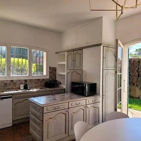 Holiday home Les Pins : De Charme Avec Piscine