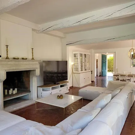 Les Pins : De Charme Avec Piscine Holiday home