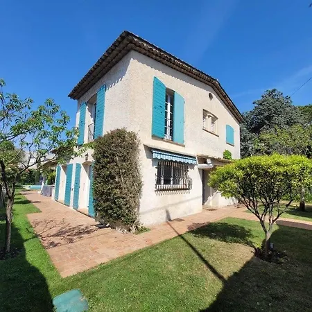 Les Pins : De Charme Avec Piscine Holiday home